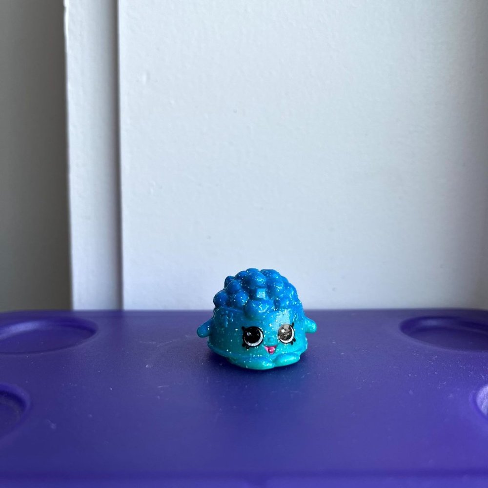 Shopkins Season 4 Moose Toys Ultra‎ Rare #4-073 Blue Doggy Bowl